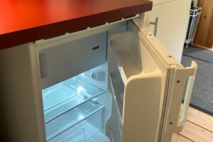 worpswede ferienwohnung lichtgruen kueche kuehlschrank