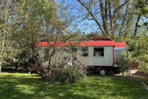 worpswede ferienwohnung romantischer zirkuswagen aussen herbst