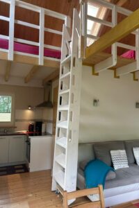 worpswede ferienwohnung weitblick wohnbereich leiter zum schlafbereich 5